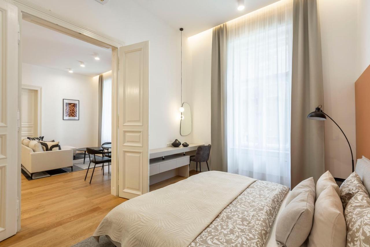 Luxurious Minimalist Residence With Sauna By Prestige Homes Budapeste Exterior foto