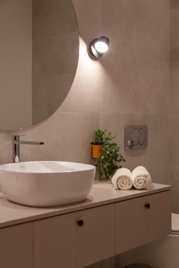 Luxurious Minimalist Residence With Sauna By Prestige Homes Budapeste Exterior foto