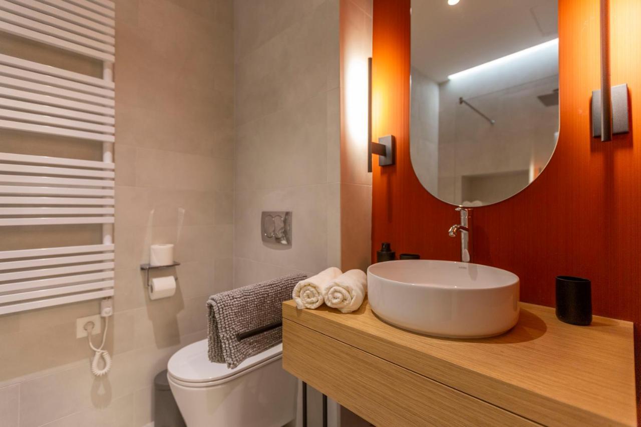 Luxurious Minimalist Residence With Sauna By Prestige Homes Budapeste Exterior foto