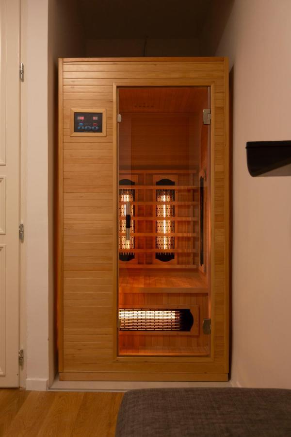 Luxurious Minimalist Residence With Sauna By Prestige Homes Budapeste Exterior foto
