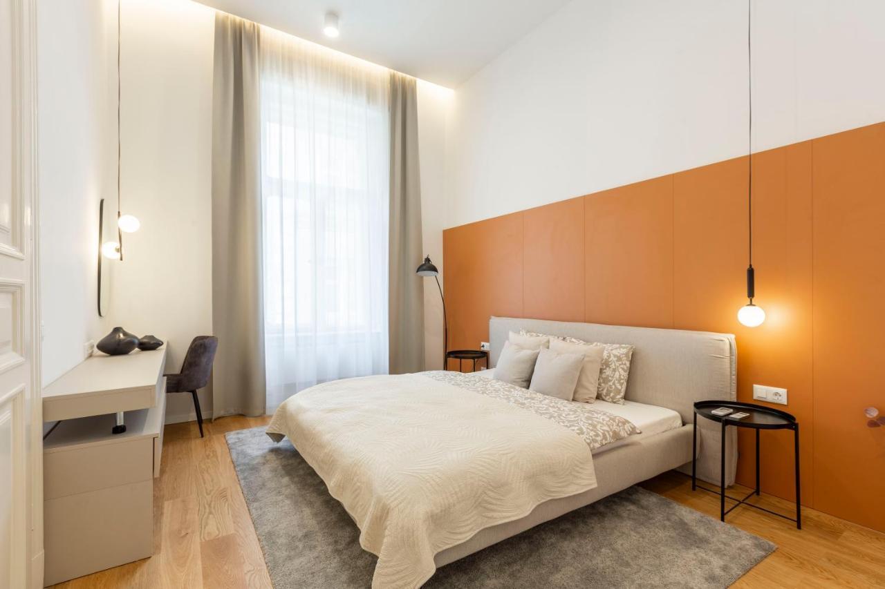 Luxurious Minimalist Residence With Sauna By Prestige Homes Budapeste Exterior foto