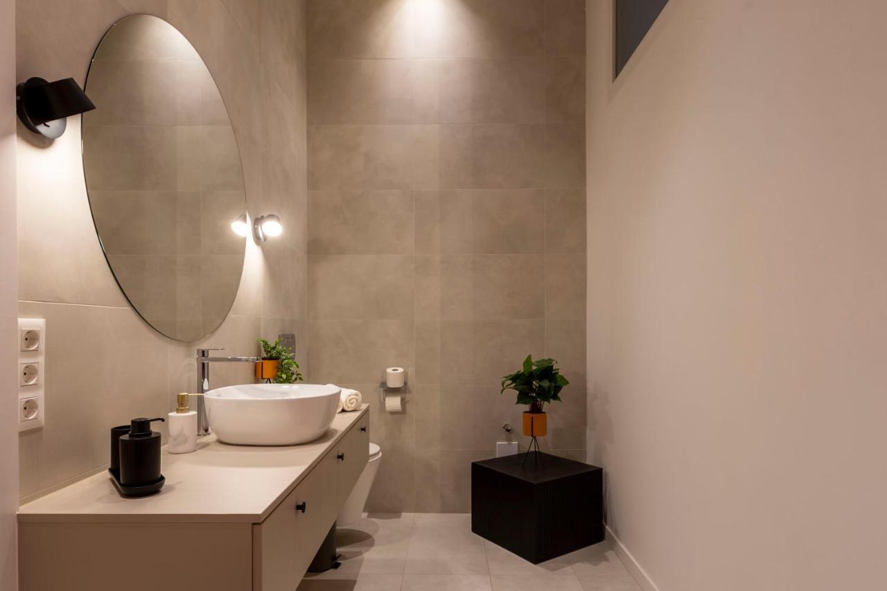 Luxurious Minimalist Residence With Sauna By Prestige Homes Budapeste Exterior foto